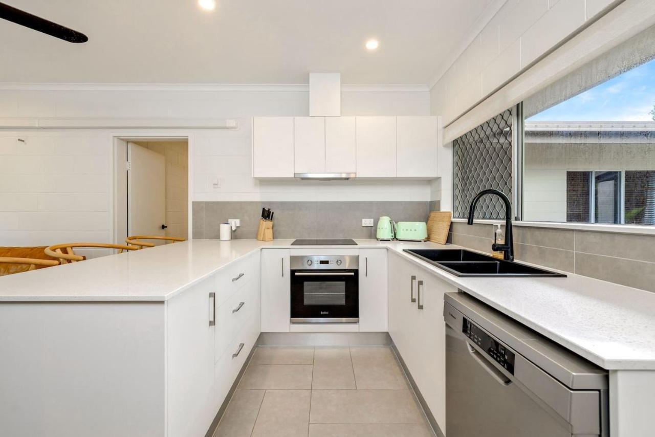 Apartment The Tropical Trinity - A Breezy Beachside Getaway *