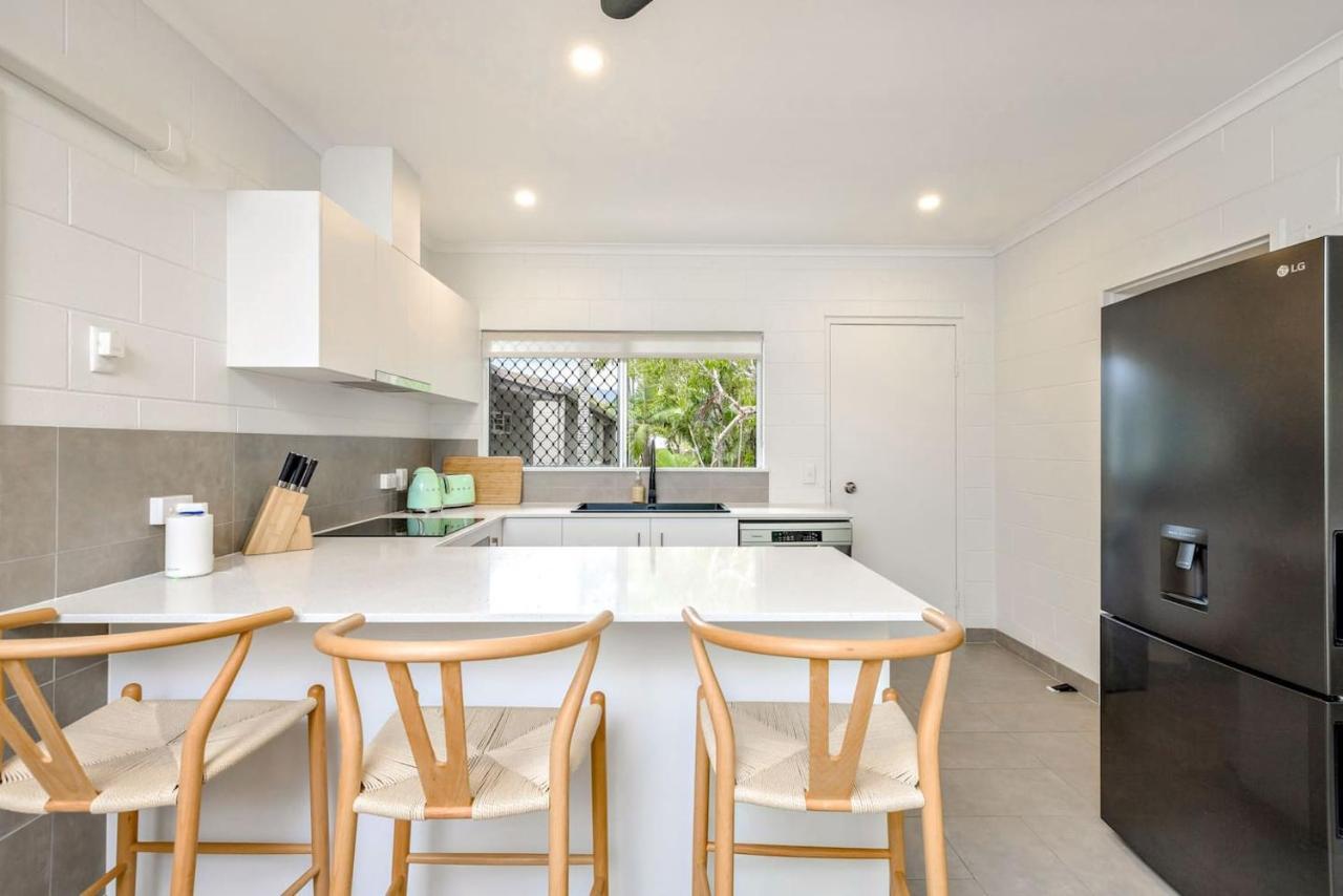 Apartment The Tropical Trinity - A Breezy Beachside Getaway *