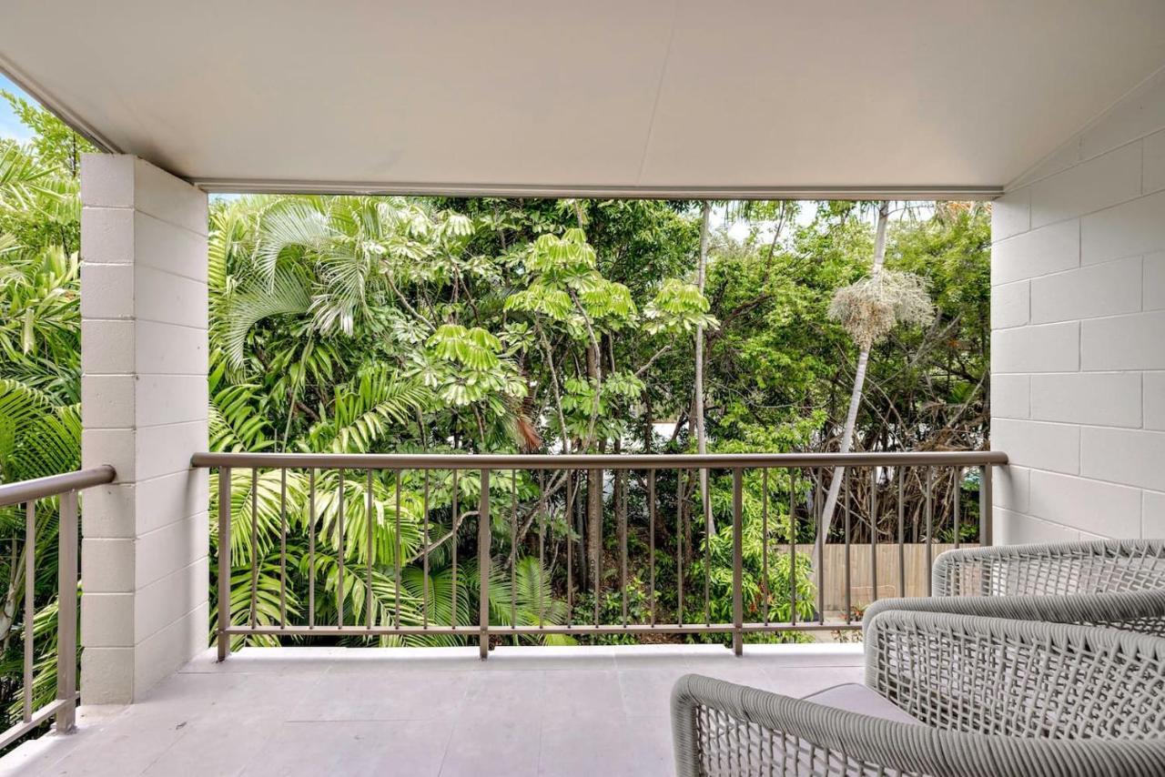 Apartment The Tropical Trinity - A Breezy Beachside Getaway