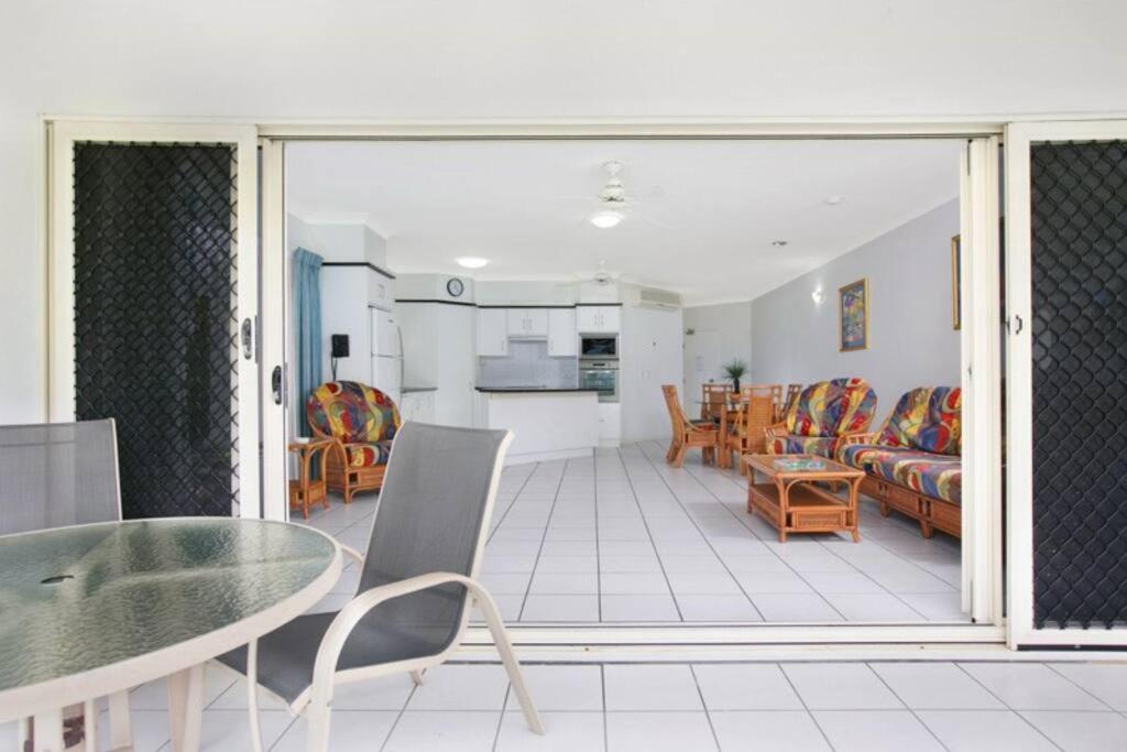 Apartment Absolute Beachfront Trinity Beach