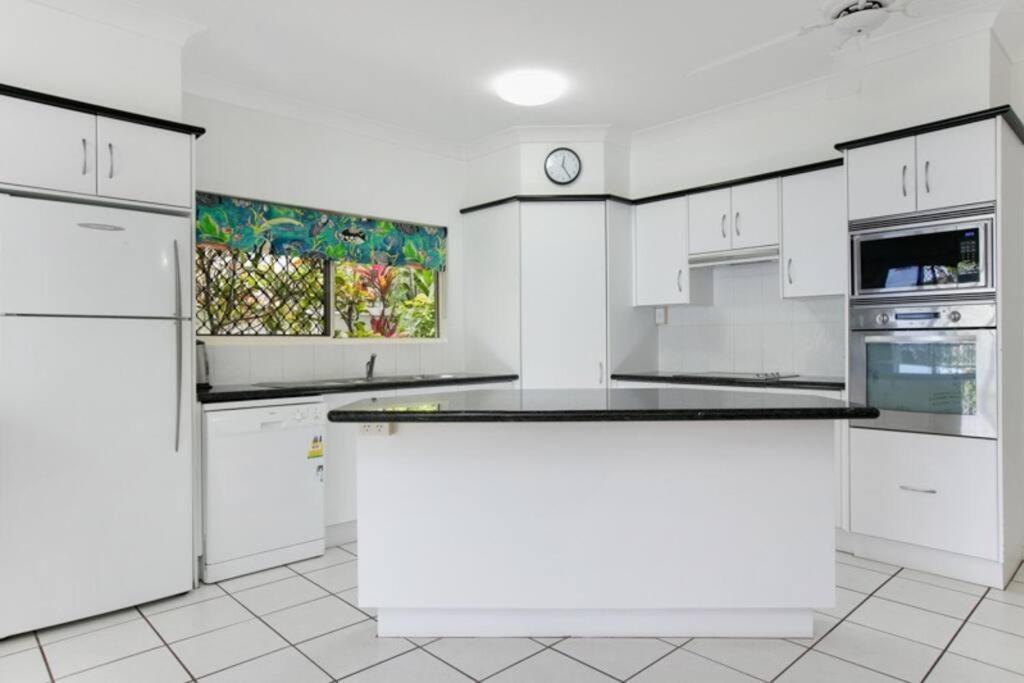 Apartment Absolute Beachfront Trinity Beach