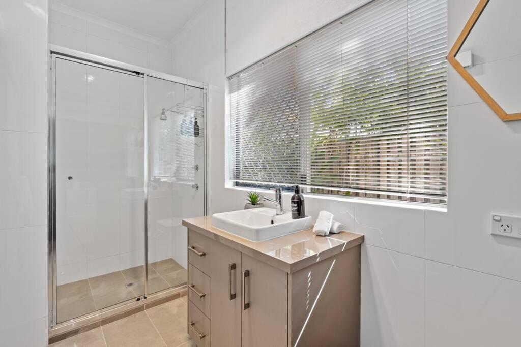 Trinity Family Getaway 4br, Sleeps 10 - Pool Holiday home *
