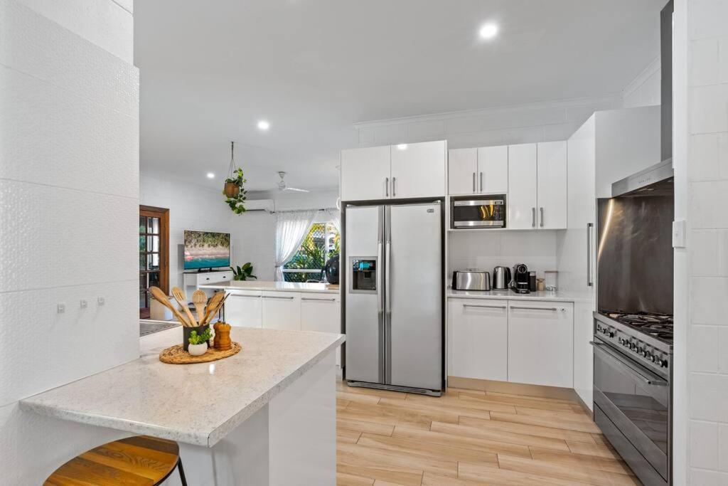 Trinity Family Getaway 4br, Sleeps 10 - Pool Holiday home *