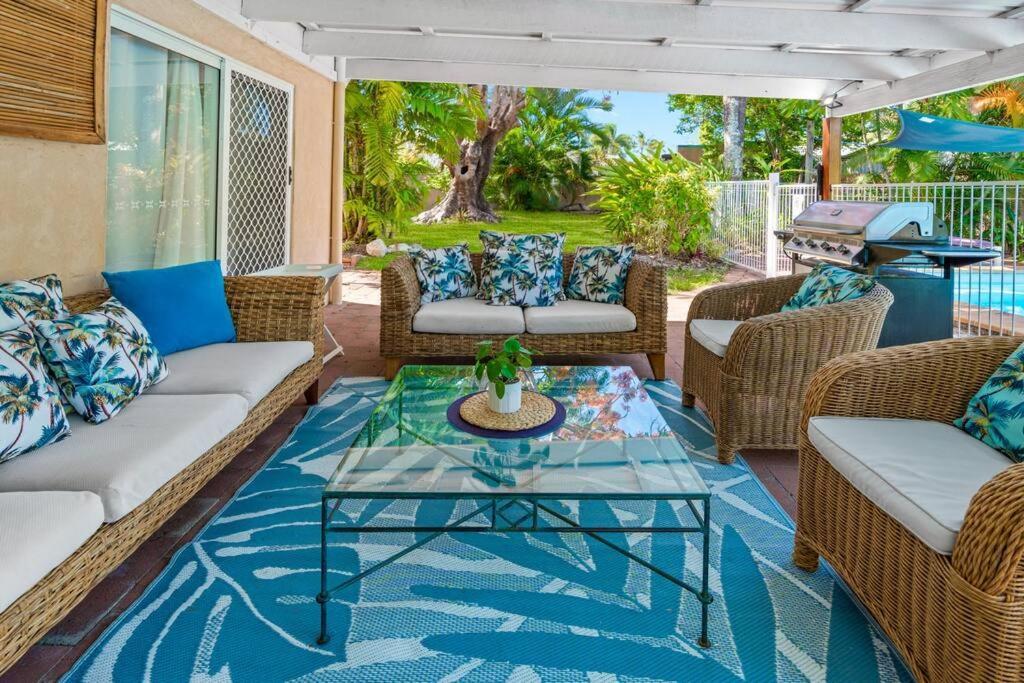 Trinity Family Getaway 4br, Sleeps 10 - Pool Trinity Beach