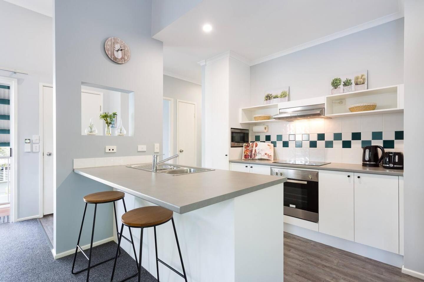 Trinity 2br Apt, Pools, 500m To Apartment *