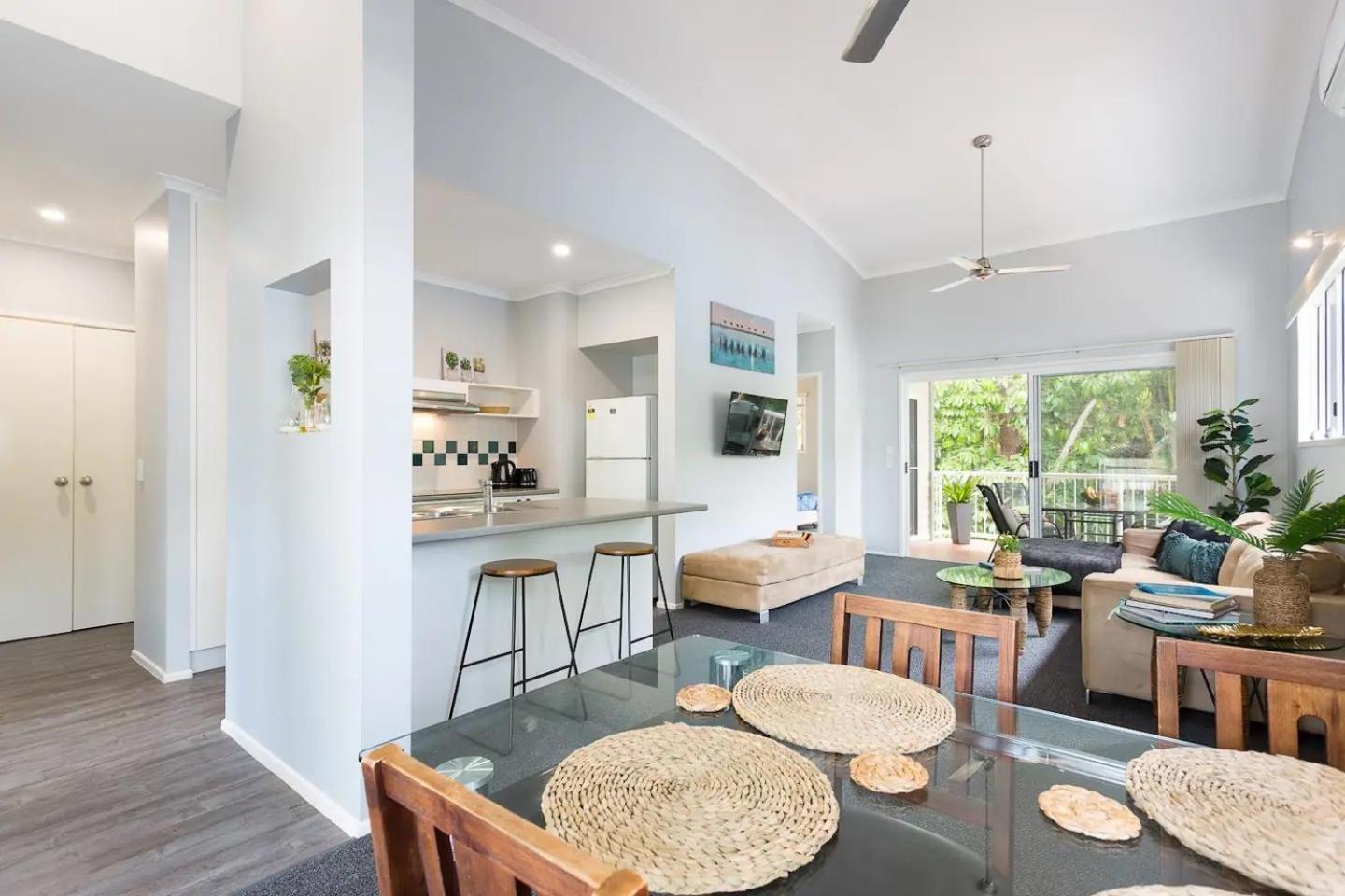 Trinity 2br Apt, Pools, 500m To Apartment