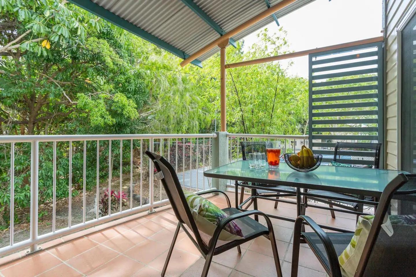 Trinity 2br Apt, Pools, 500m To Trinity Beach