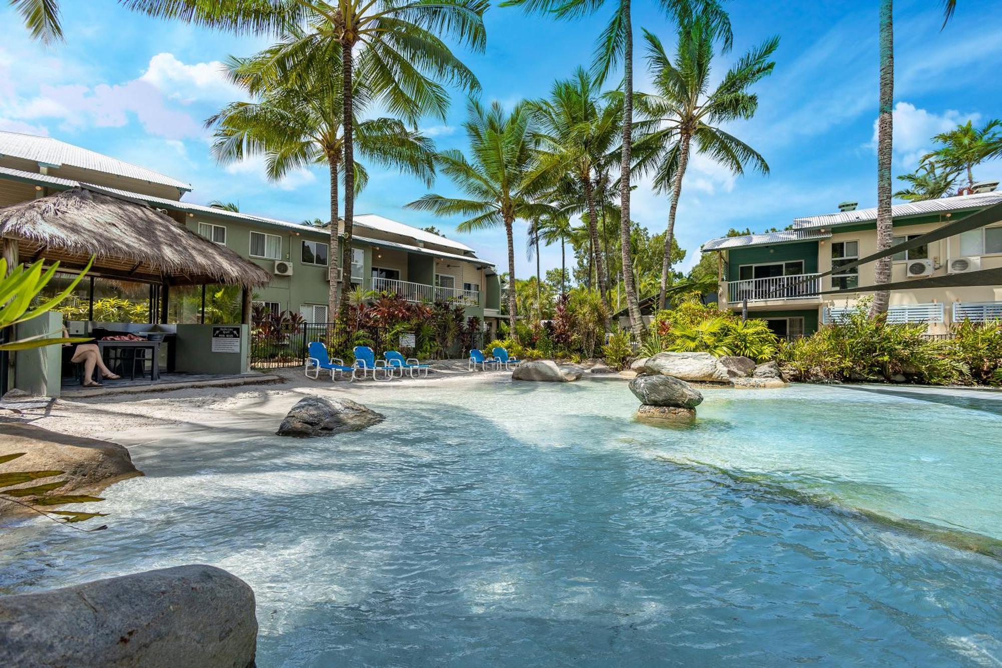 Trinity 2br Apt, Pools, 500m To Trinity Beach