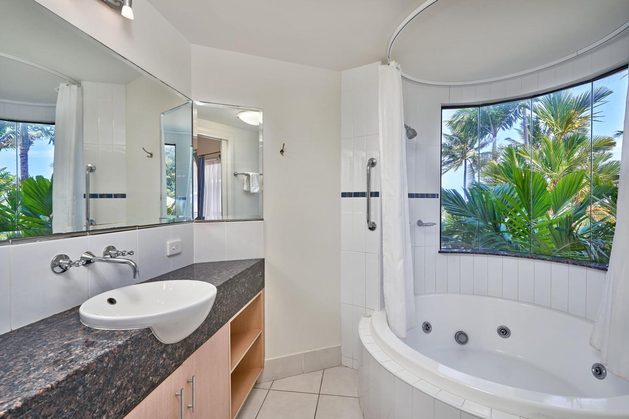 Apartment Meridien Beachfront At Trinity *