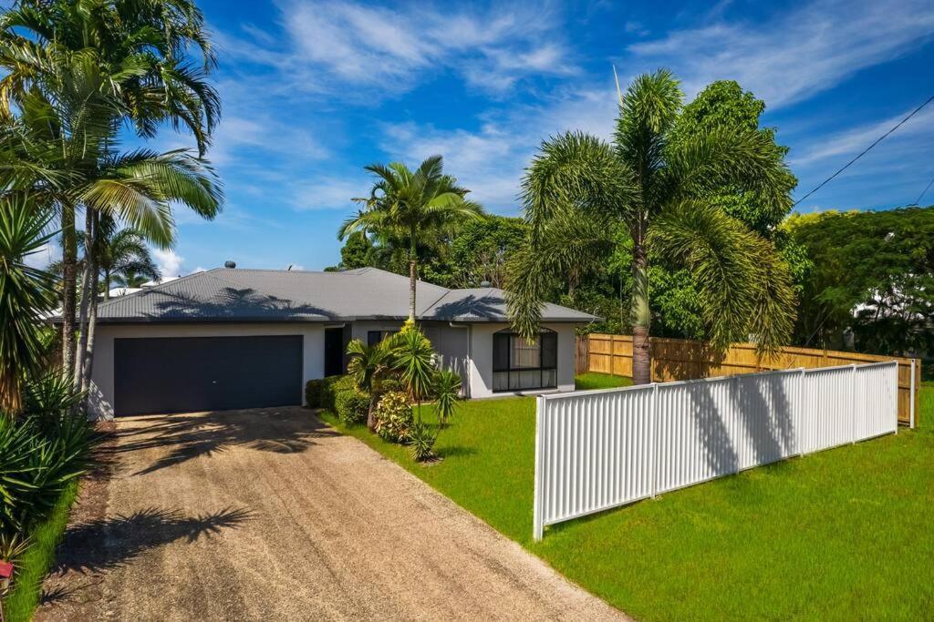Spacious Family Fun With Suv Hire, Games, Full Kitchen Holiday home