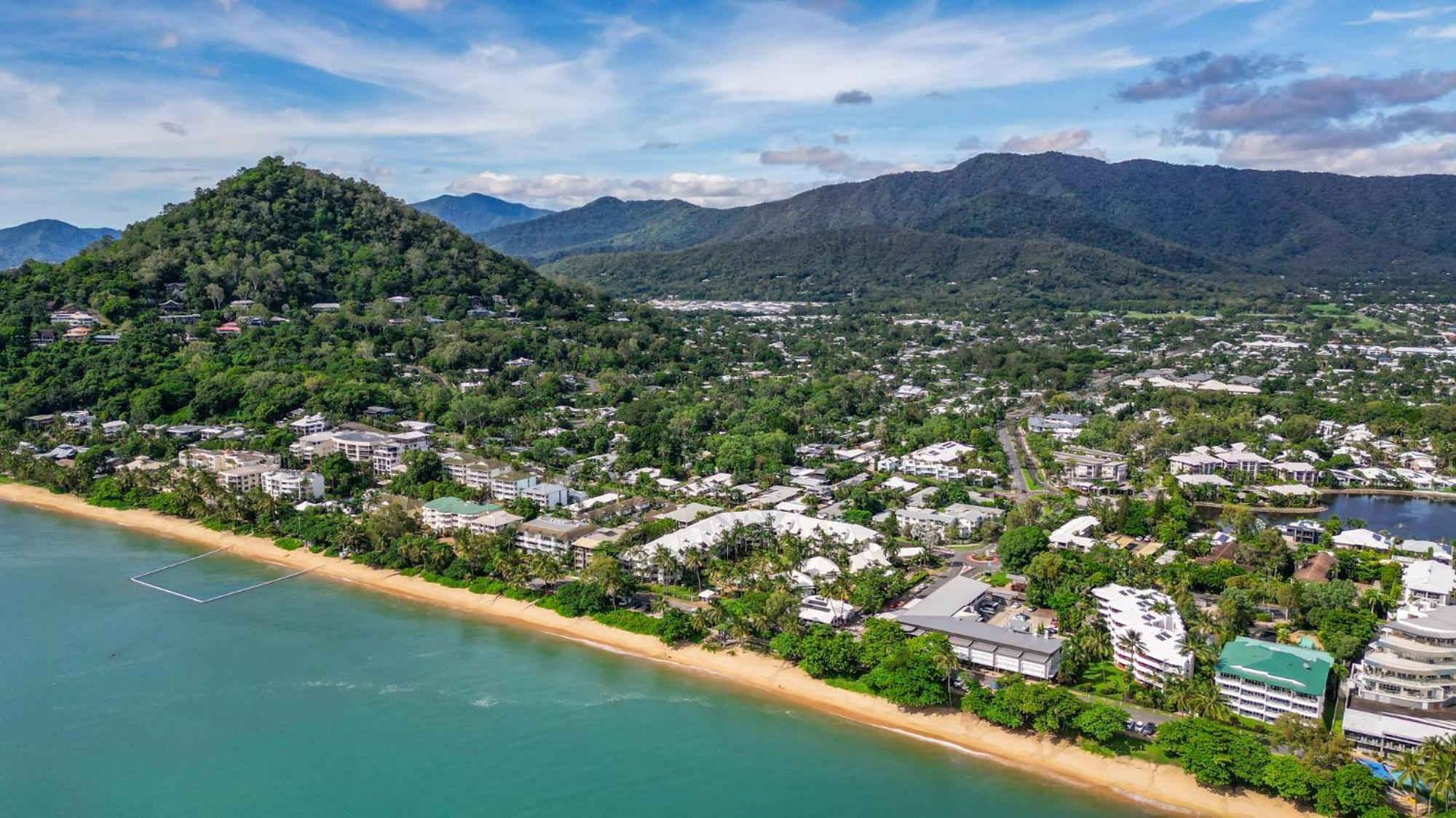 Beachfront 3-bed With Pool & Stunning Ocean Views *