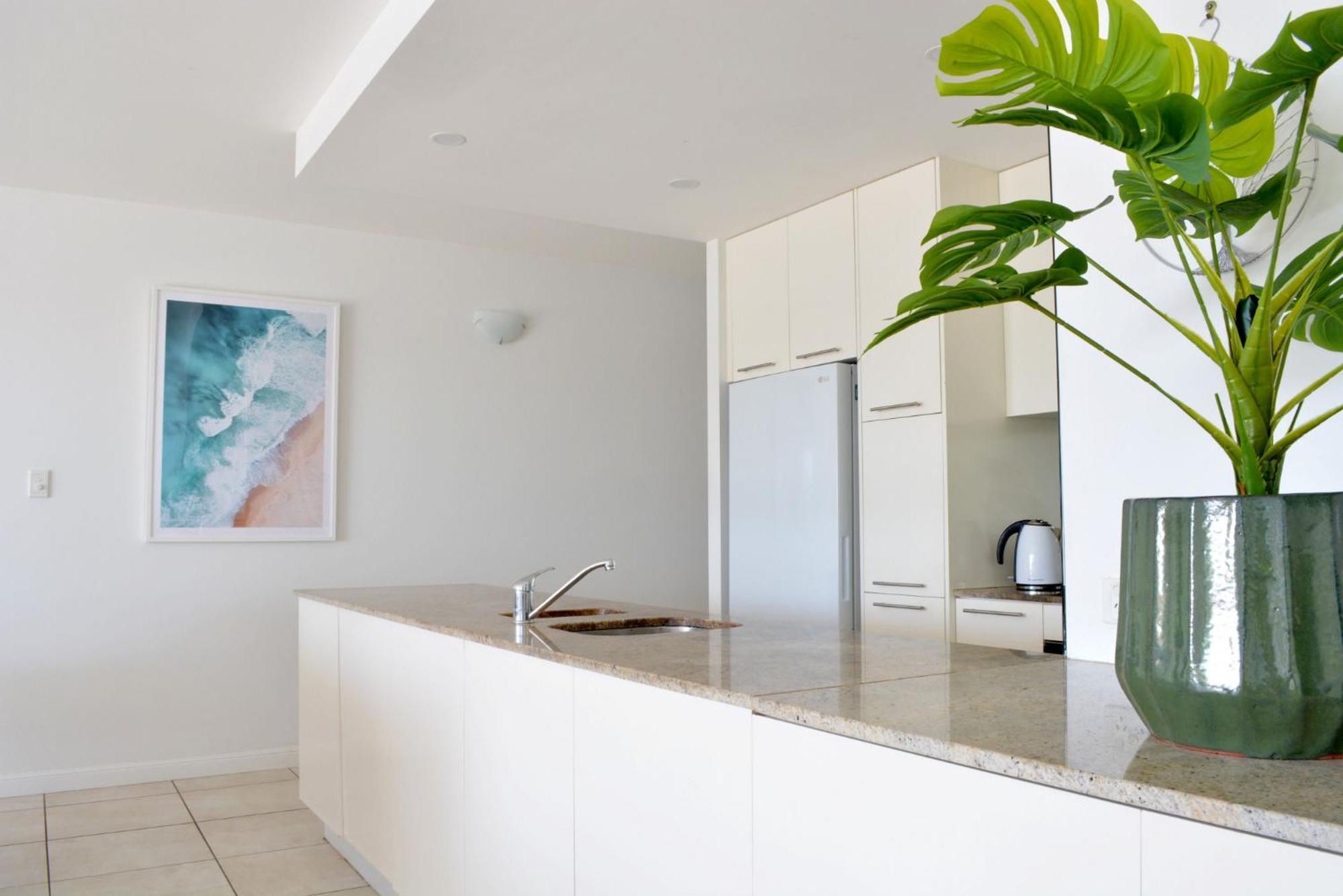 Apartment Beachfront 3-bed With Pool & Stunning Ocean Views