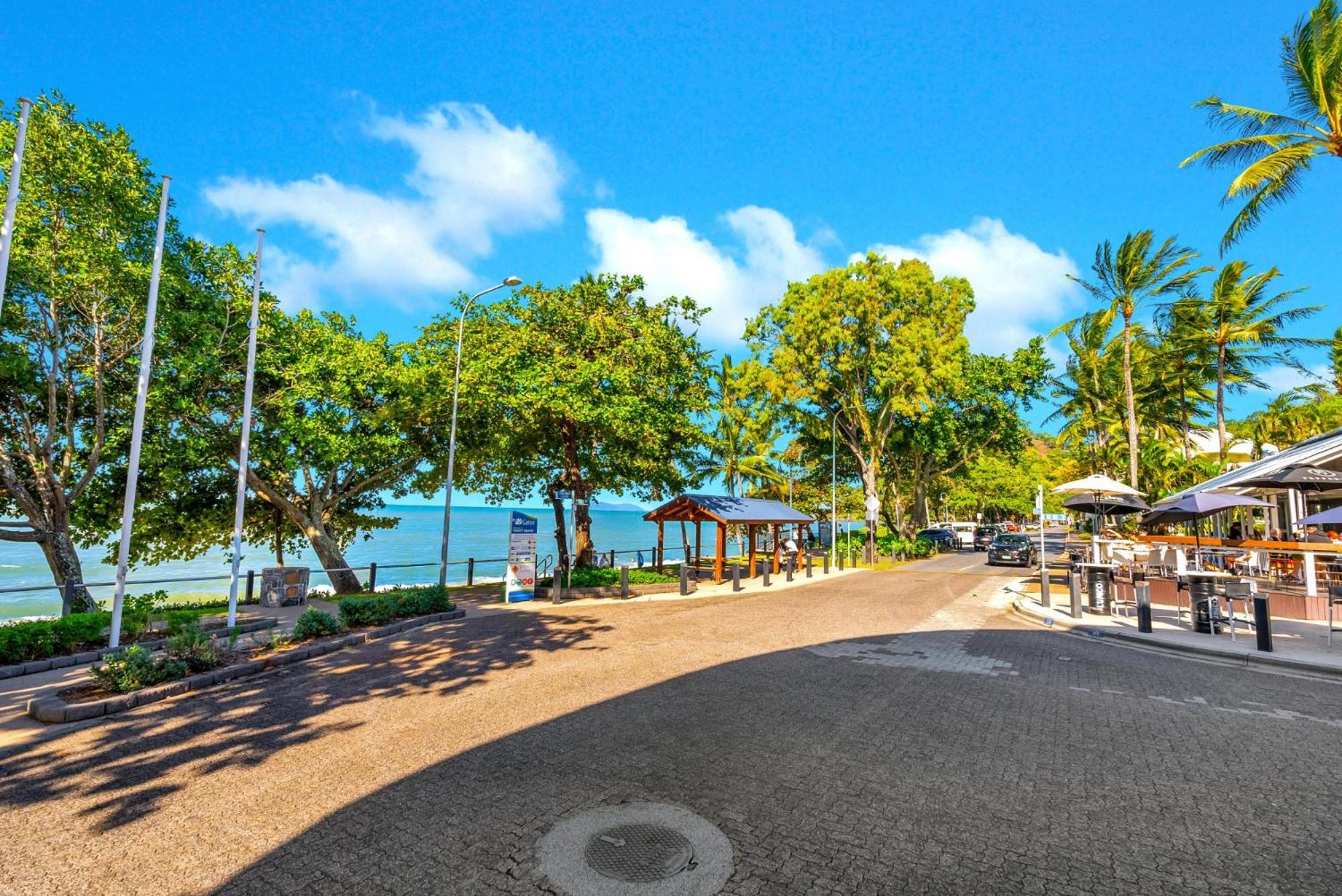 Apartment Beachfront 3-bed With Pool & Stunning Ocean Views *