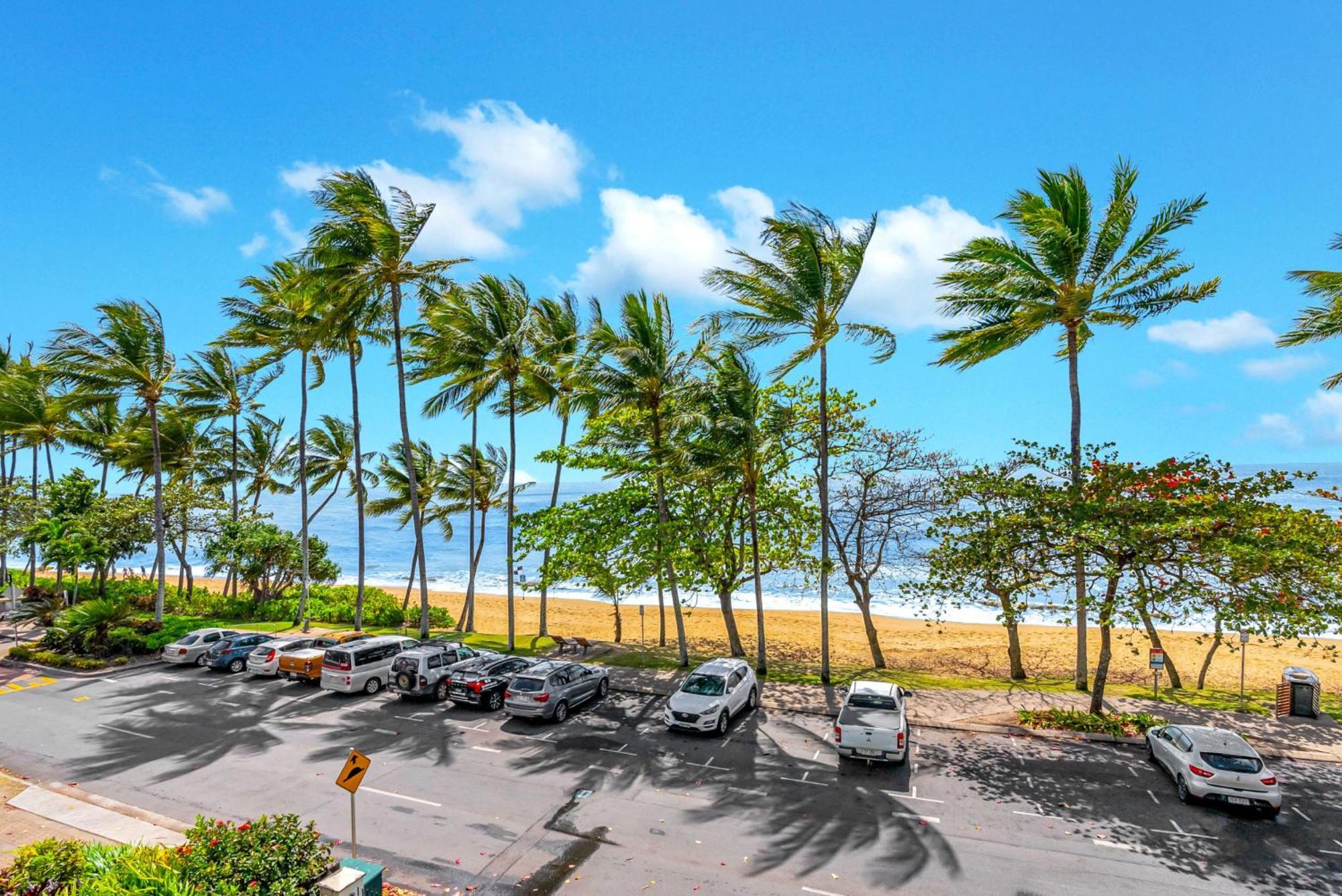 Beachfront 3-bed With Pool & Stunning Ocean Views Trinity Beach