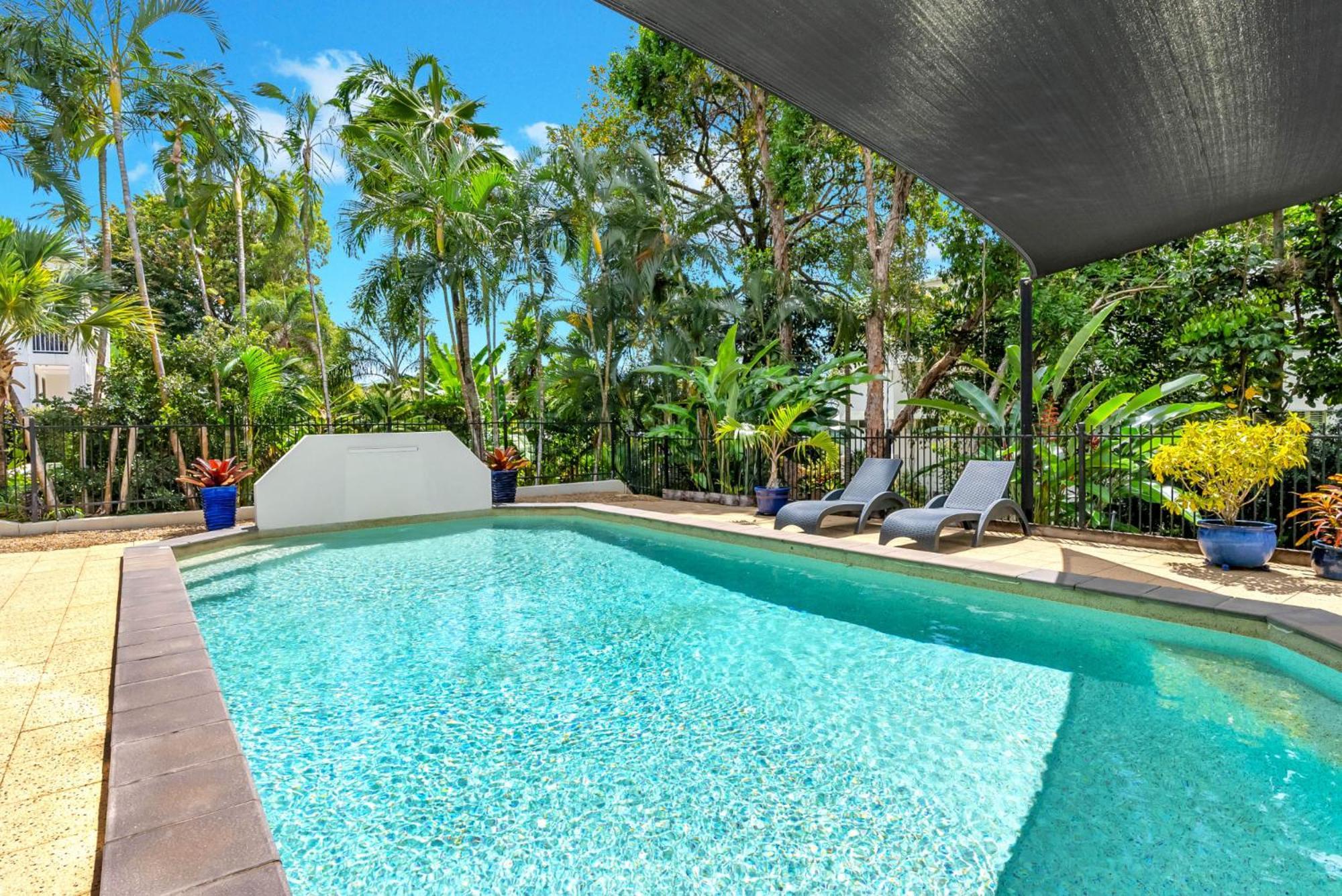 Apartment Beachfront 3-bed With Pool & Stunning Ocean Views Trinity Beach