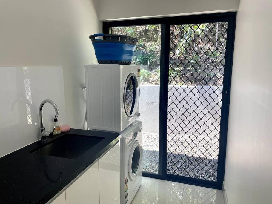 Trinity Haven - Luxury 4 Bedroom Home, Steps To The Beach, Surrounded By Mountains Holiday home *