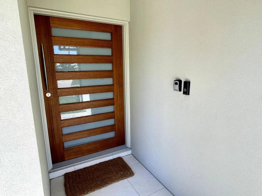 Trinity Haven - Luxury 4 Bedroom Home, Steps To The Beach, Surrounded By Mountains