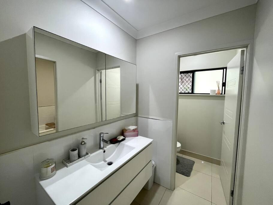 Trinity Haven - Luxury 4 Bedroom Home, Steps To The Beach, Surrounded By Mountains Holiday home *