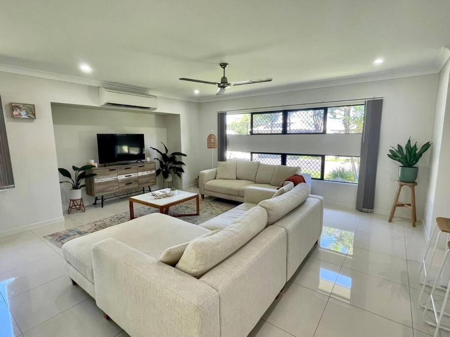 Trinity Haven - Luxury 4 Bedroom Home, Steps To The Beach, Surrounded By Mountains * Trinity Beach