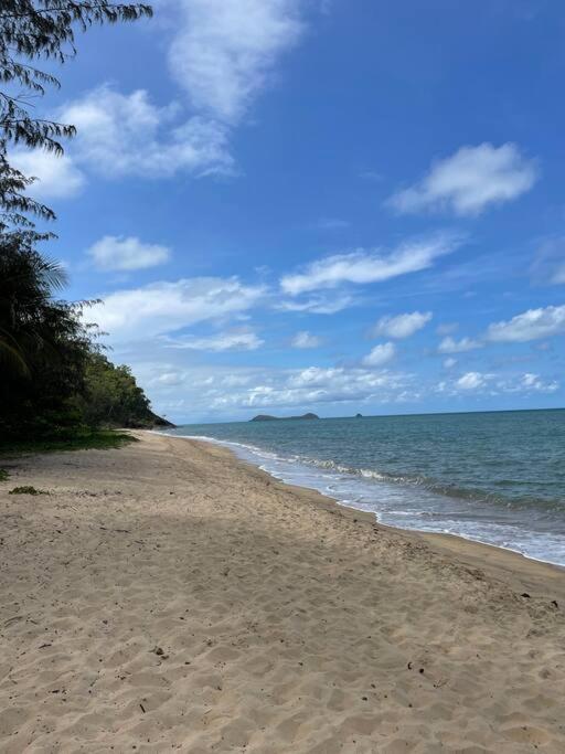Trinity Haven - Luxury 4 Bedroom Home, Steps To The Beach, Surrounded By Mountains Trinity Beach