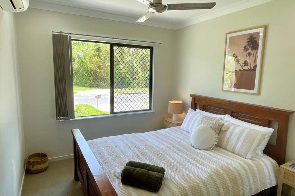 Trinity Haven - Luxury 4 Bedroom Home, Steps To The Beach, Surrounded By Mountains Holiday home Trinity Beach