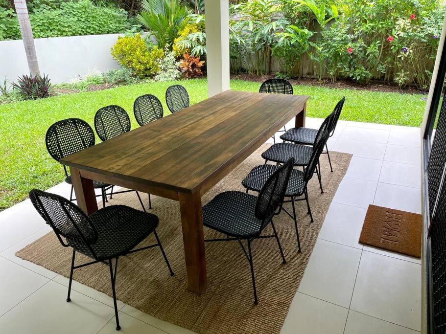 Trinity Haven - Luxury 4 Bedroom Home, Steps To The Beach, Surrounded By Mountains Trinity Beach