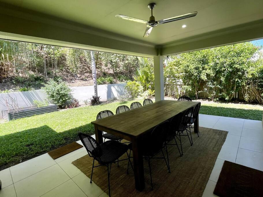 Trinity Haven - Luxury 4 Bedroom Home, Steps To The Beach, Surrounded By Mountains Holiday home Trinity Beach