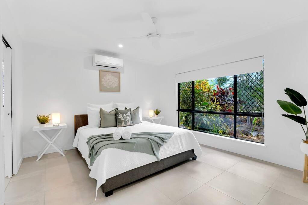 Lagoon Palms - By The Pool Luxury * Trinity Beach