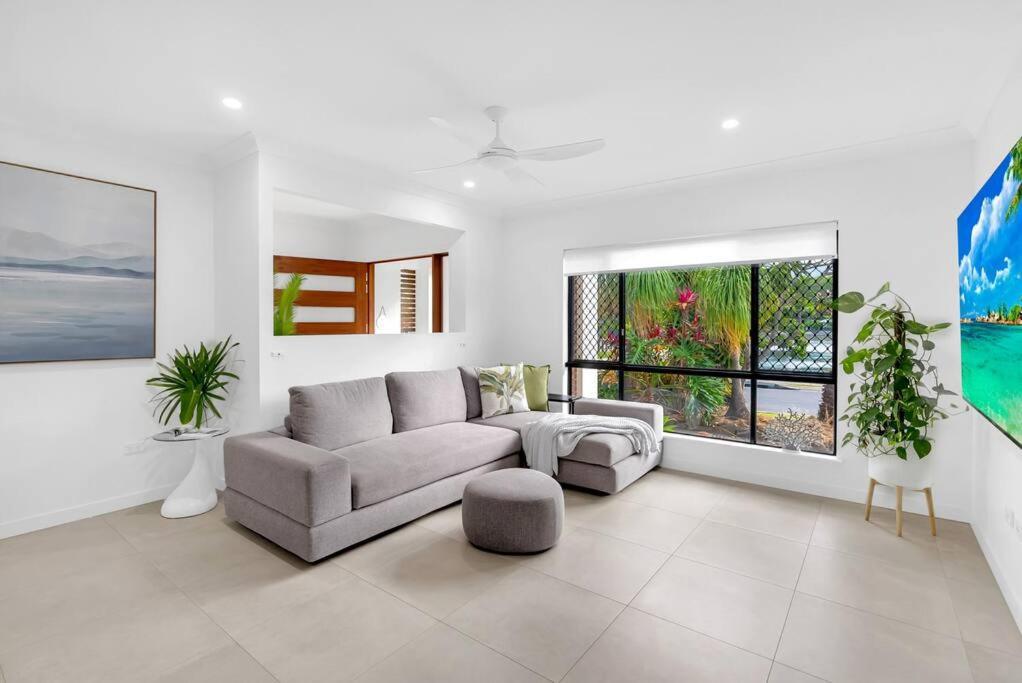 Lagoon Palms - By The Pool Luxury * Trinity Beach