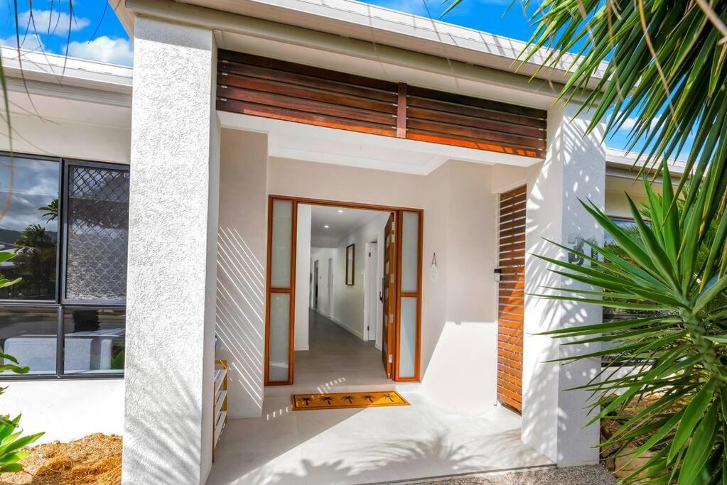 Lagoon Palms - By The Pool Luxury Trinity Beach