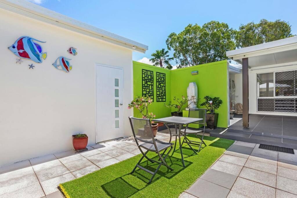 Trinity Stunner - Tropical Entertainer Holiday home