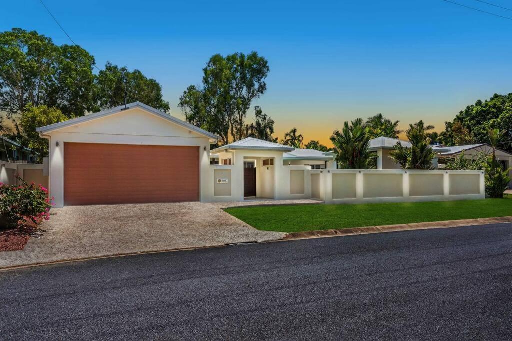 Holiday home Trinity Stunner - Tropical Entertainer