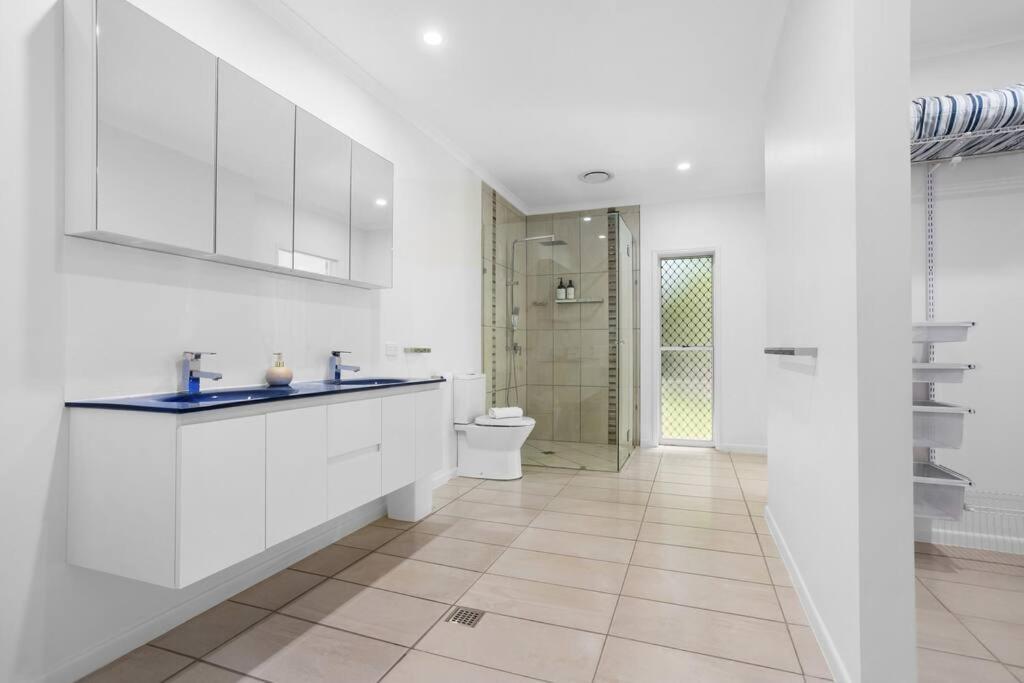 Trinity Stunner - Tropical Entertainer Holiday home