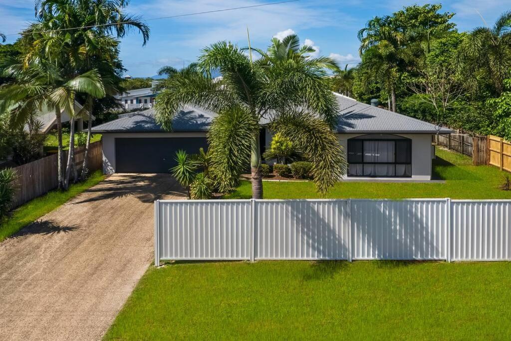 Holiday home Spacious Family Fun With Suv Hire, Games, Full Kitchen Trinity Beach