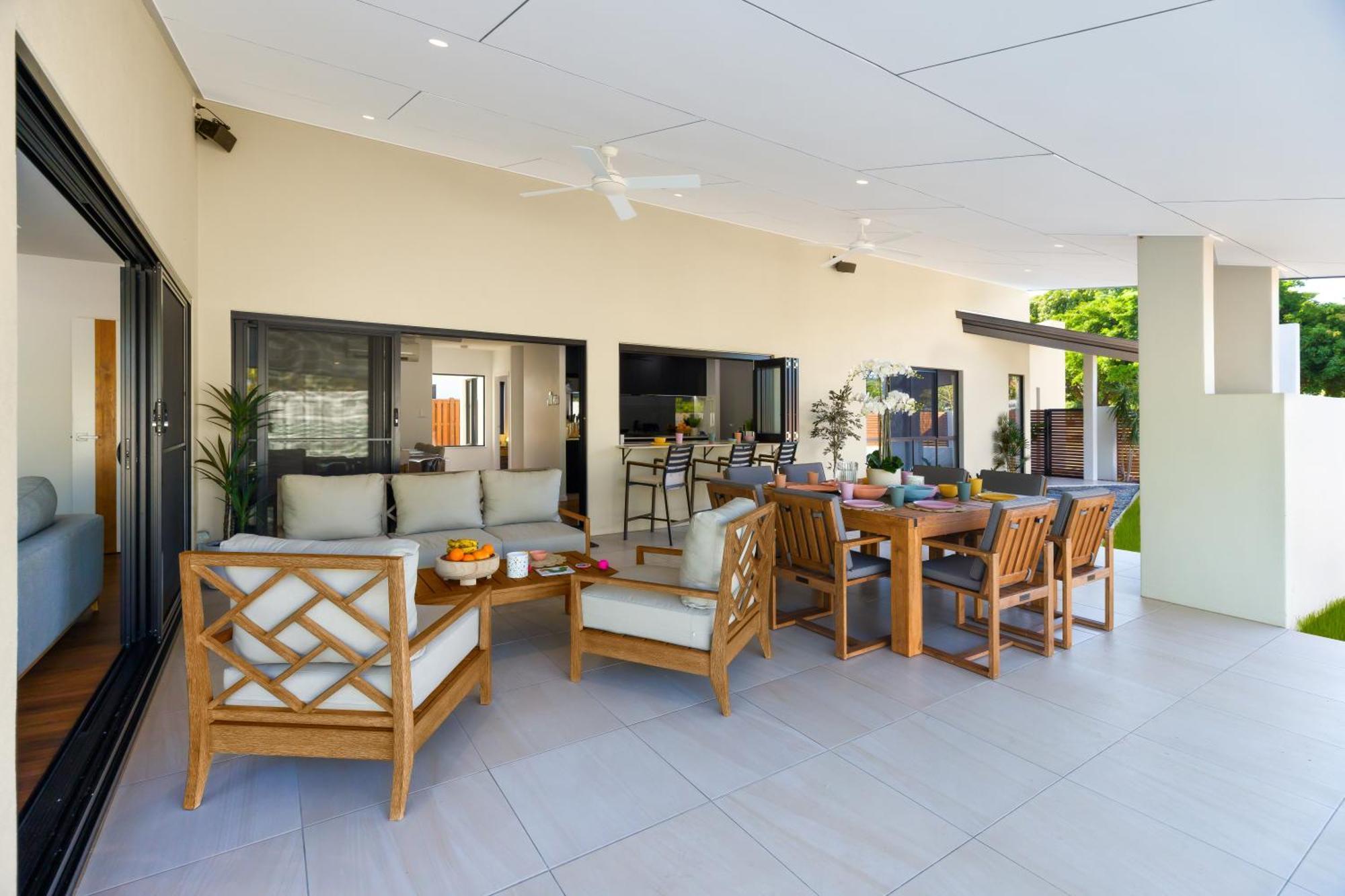 Luxury Sunny Oasis With Pool, Suv Hire, Near Marina Holiday home