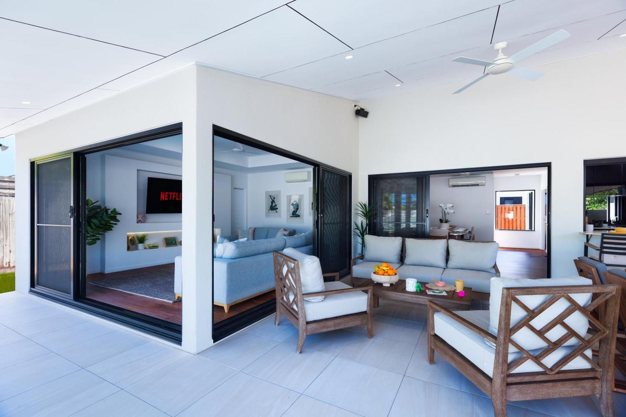 Holiday home Luxury Sunny Oasis With Pool, Suv Hire, Near Marina *