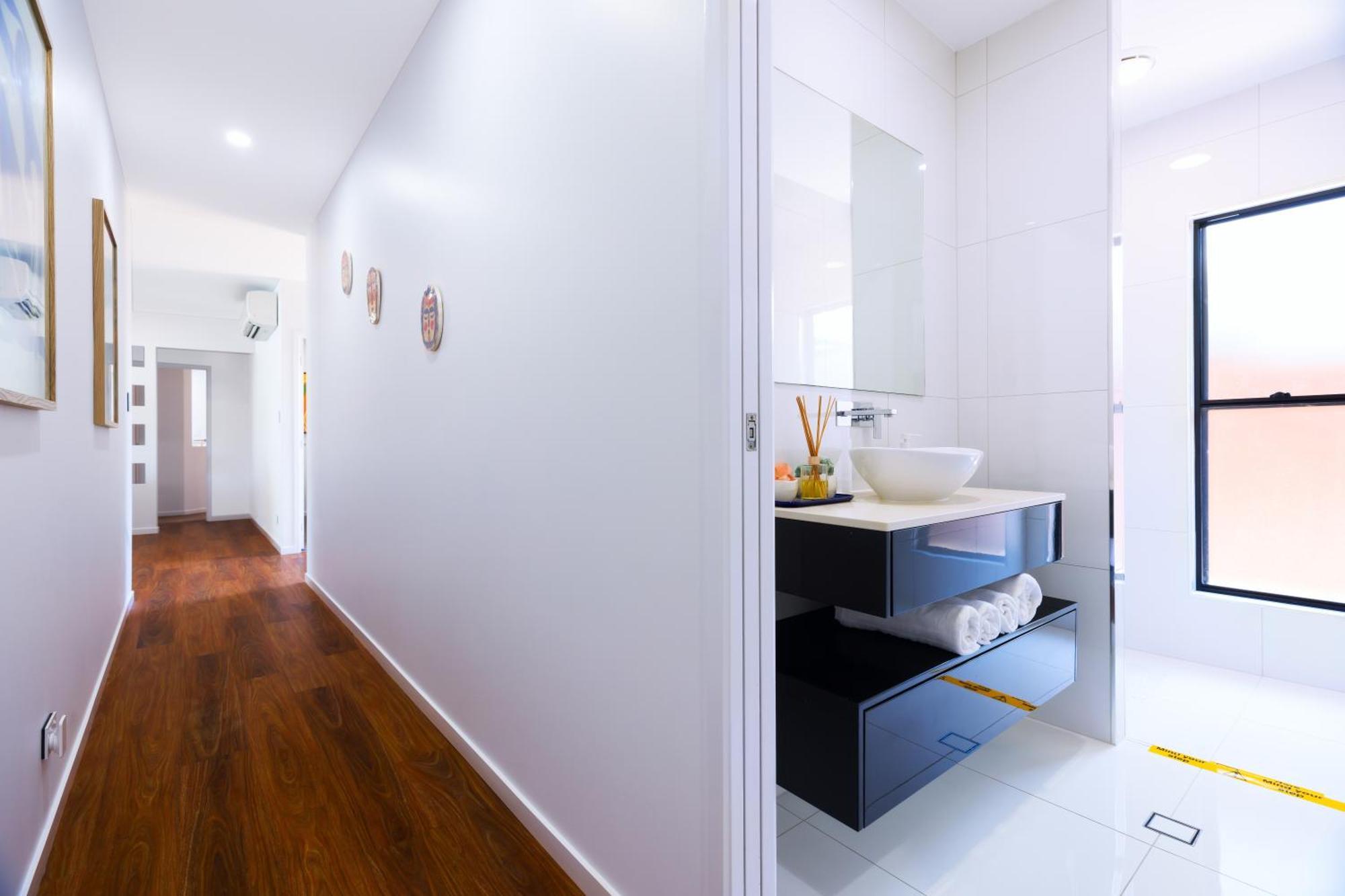 Luxury Sunny Oasis With Pool, Suv Hire, Near Marina Holiday home