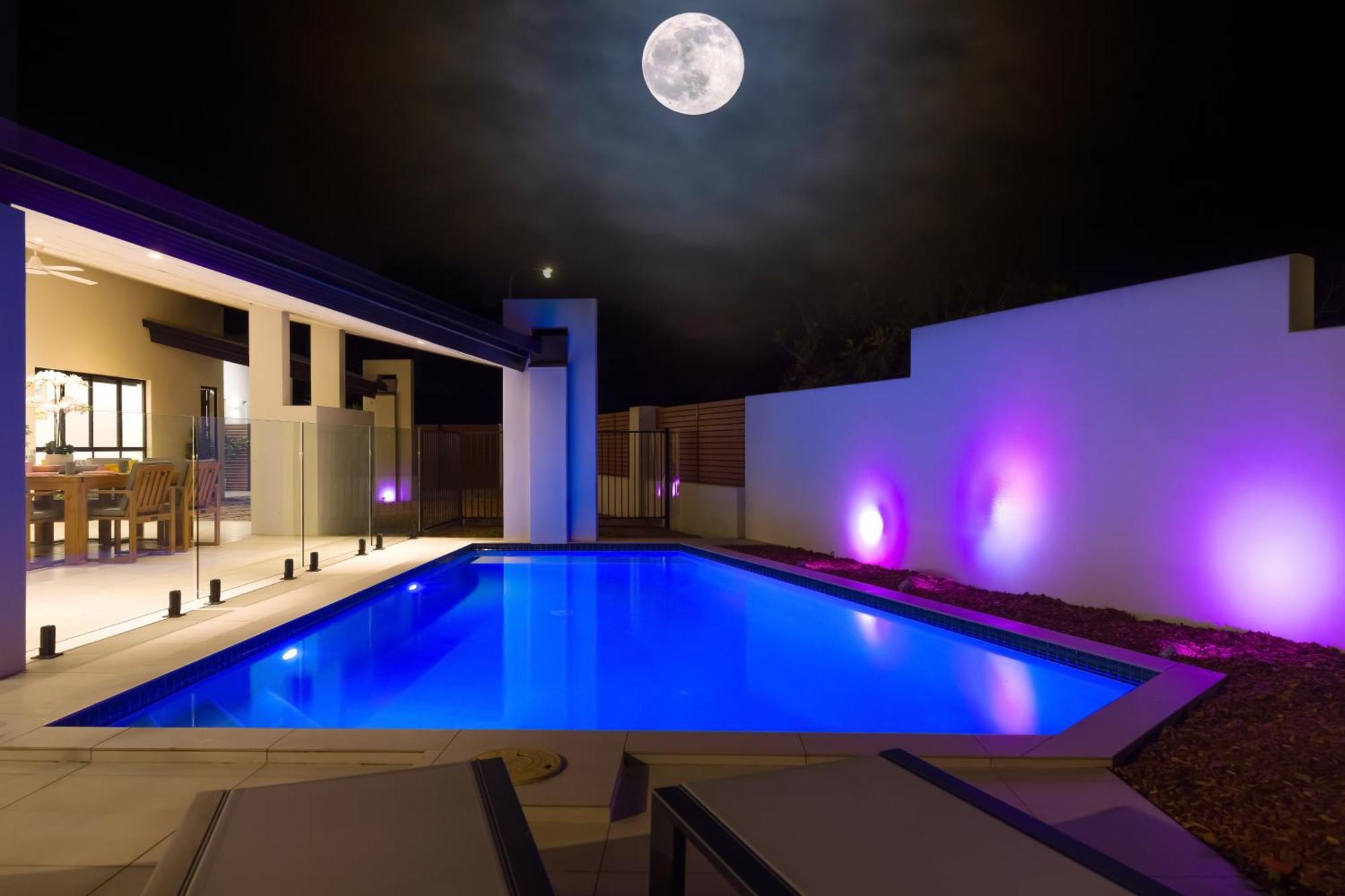 Luxury Sunny Oasis With Pool, Suv Hire, Near Marina Holiday home