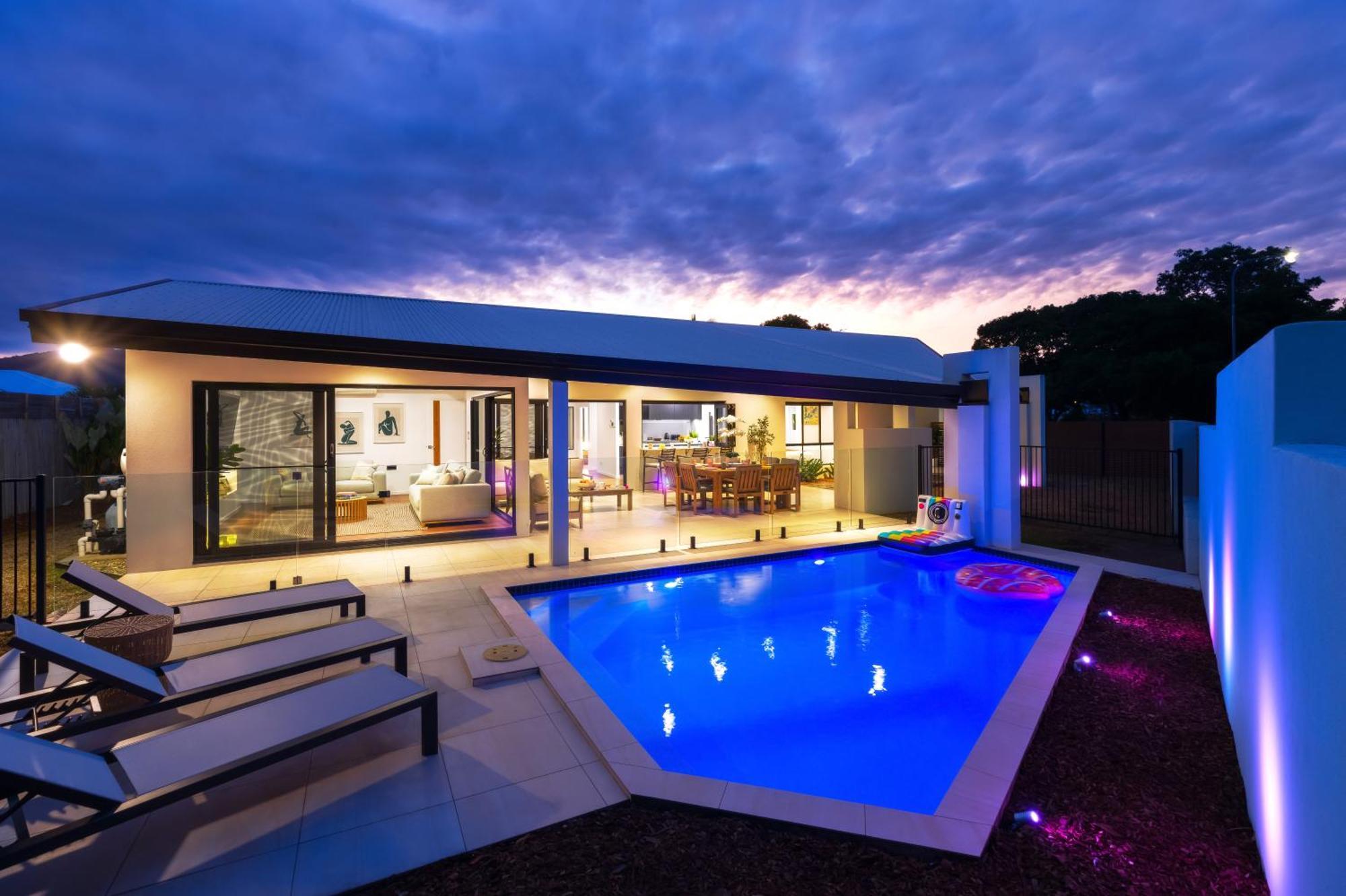 Luxury Sunny Oasis With Pool, Suv Hire, Near Marina Trinity Beach