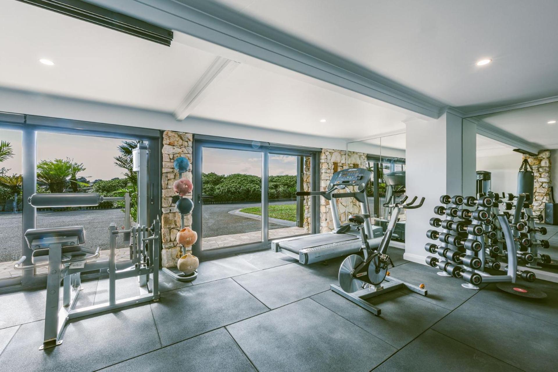 Trinity Beach Palace Luxury Estate By Belle Escapes * Trinity Beach