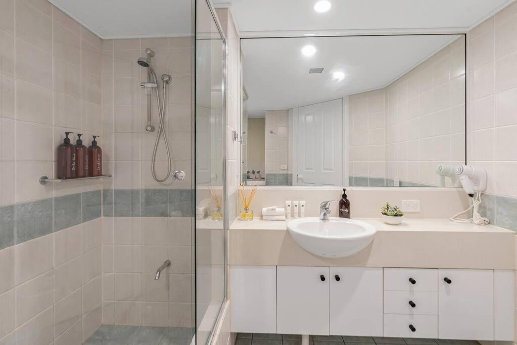 'seashells' A Tropical Beachfront Escape Apartment Trinity Beach
