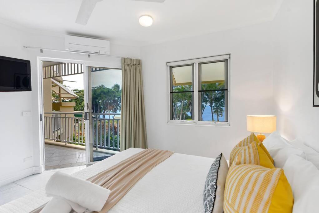 Apartment 'seashells' A Tropical Beachfront Escape *