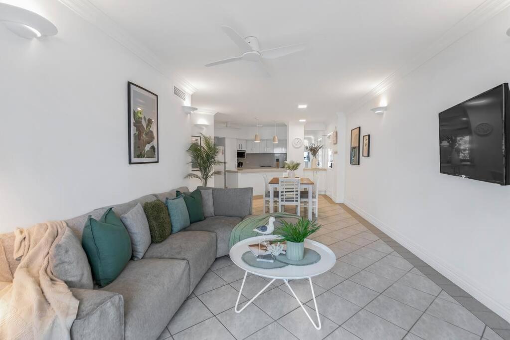 Apartment 'seashells' A Tropical Beachfront Escape Trinity Beach