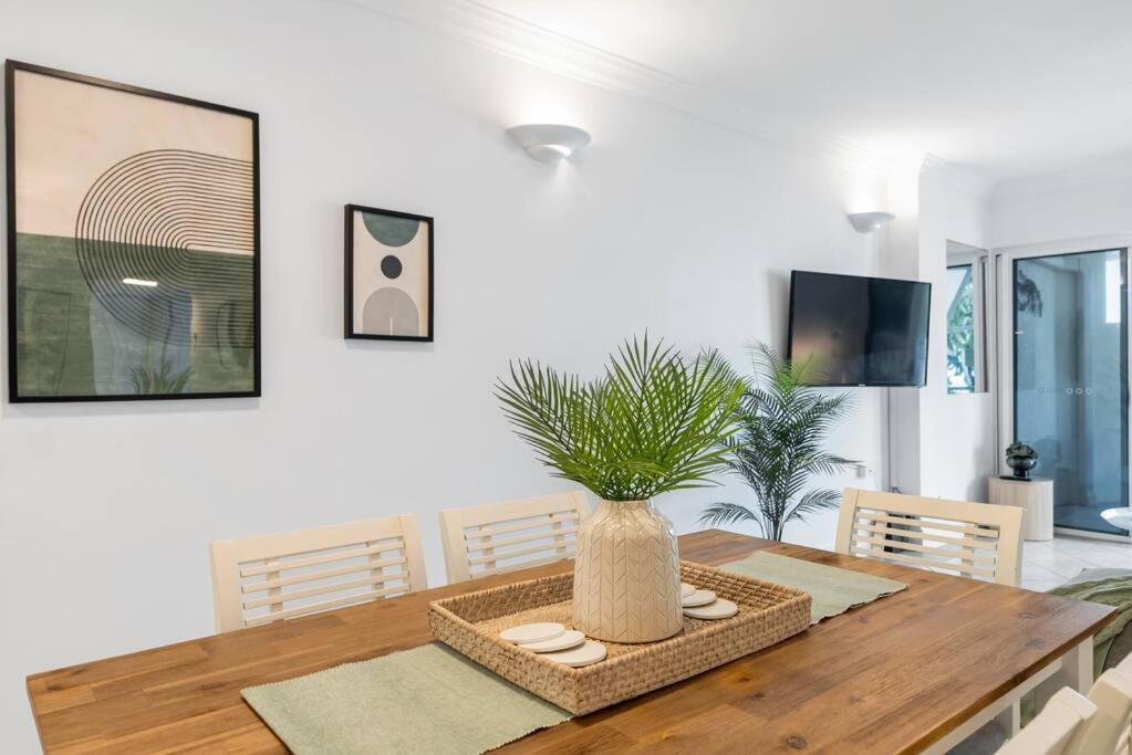 'seashells' A Tropical Beachfront Escape Apartment *
