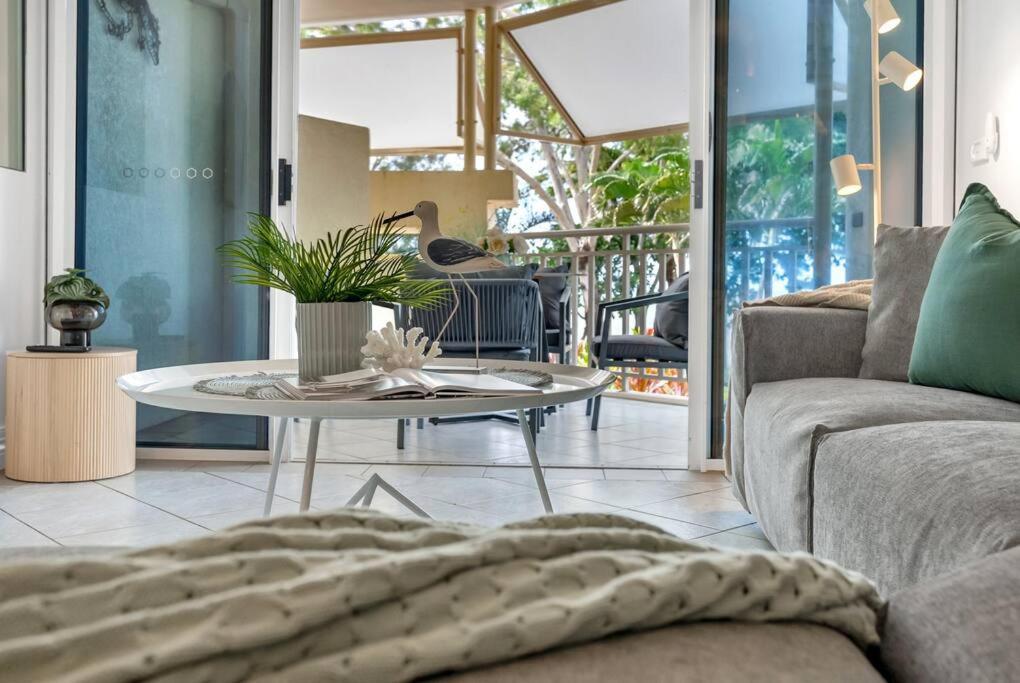 'seashells' A Tropical Beachfront Escape Apartment Trinity Beach