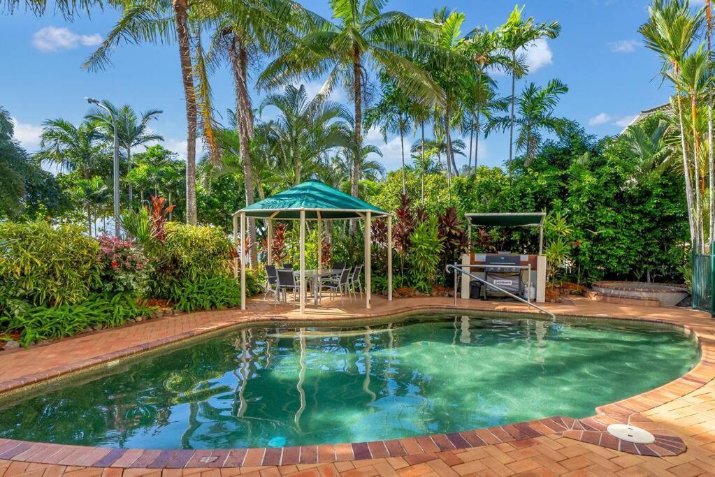 'seashells' A Tropical Beachfront Escape *