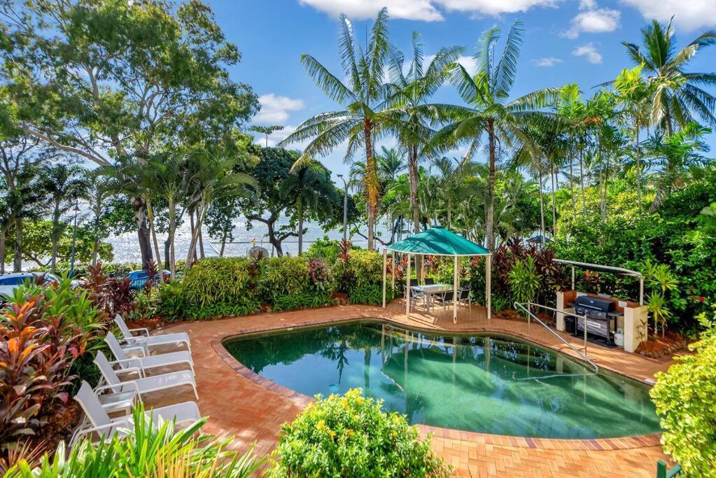 'seashells' A Tropical Beachfront Escape Apartment *