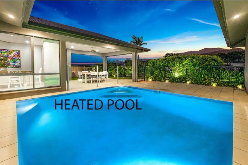 Family Paradise Elegant 4br King Bed Heated Pool And Bbq Trinity Beach
