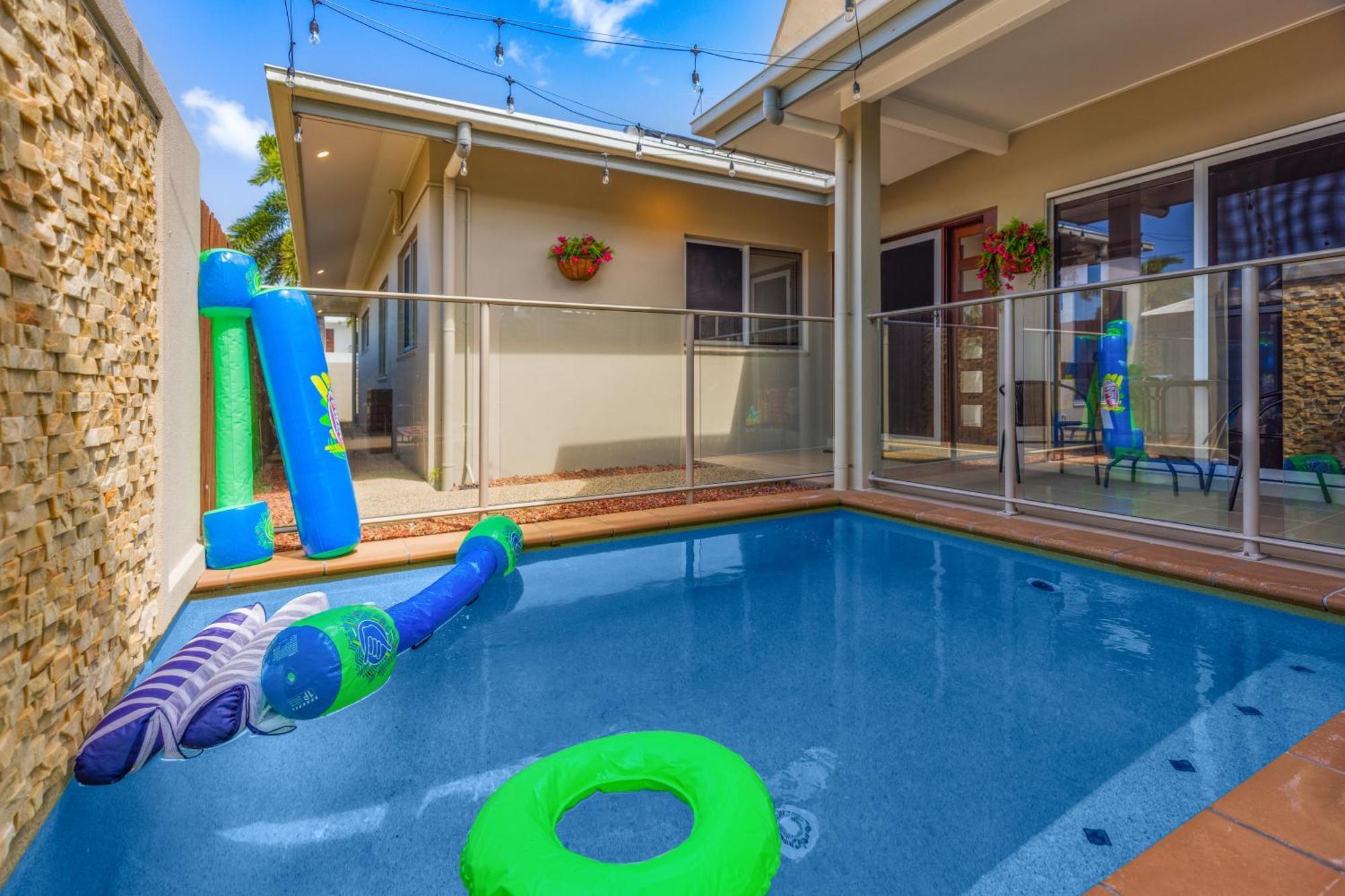 Holiday home Private Luxury Haven With Suv Hire, Pool, Near Marina Trinity Beach