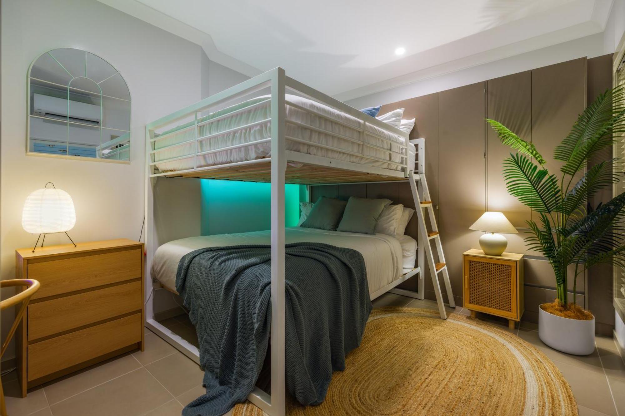 Holiday home Private Luxury Haven With Suv Hire, Pool, Near Marina